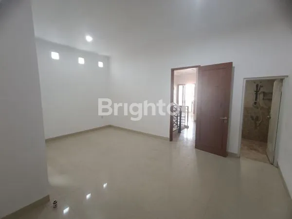 image RUMAH TOMANG JALAN BESAR, SANGAT STRATEGIS, JAKARTA BARAT (8)