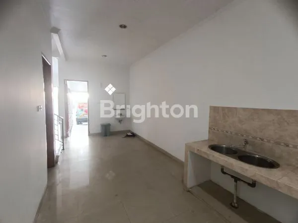 image RUMAH TOMANG JALAN BESAR, SANGAT STRATEGIS, JAKARTA BARAT (2)