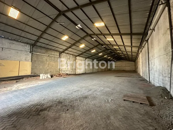 image GUDANG SIAP PAKAI DOUBLE GATE HALAMAN PRIBADI AKSES KONTAINER SIAP PAKAI MARGOMULYO PERMAI (2)