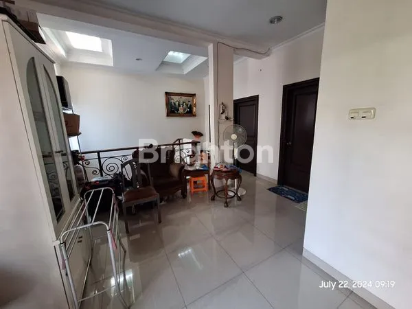 image RUMAH HOEK SIAP HUNI DI PELANGI NILA GADING JAKARTA UTARA (6)