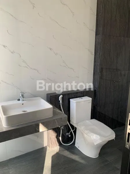 image RUMAH BARU GRESS 3 LANTAI ALAM HIJAU CITRALAND (3)