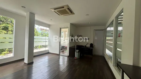 image GEDUNG EX SHOWROOM SERVICE MOBIL SUNTER (8)