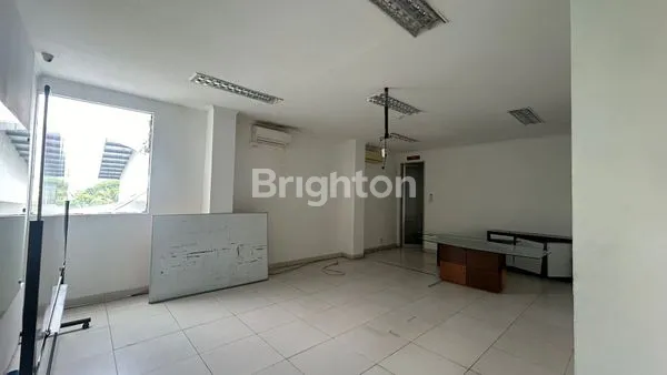 image GEDUNG EX SHOWROOM SERVICE MOBIL SUNTER (7)