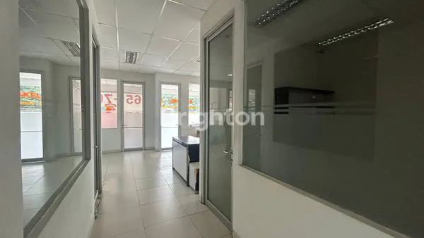 image GEDUNG EX SHOWROOM SERVICE MOBIL SUNTER (6)