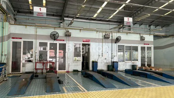 image GEDUNG EX SHOWROOM SERVICE MOBIL SUNTER (4)