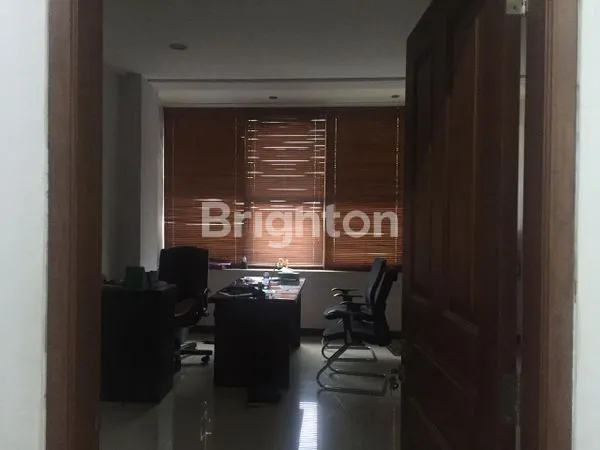 image RUKO TERMURAH DI DAERAH PULO GADUNG, LOKASI SANGAT STRATEGIS DAN COCOK UNTUK INVESTASI, BERSEBELAHAN DENGAN BANK BRI & BANK BCA (3)