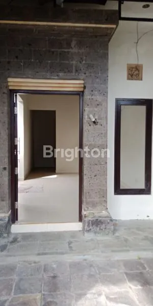 image RUMAH MODERN MINIMALIS DI PERUMAHAN PERMATA LOKASI MUNGGU (2)