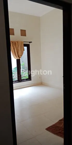 image RUMAH MODERN MINIMALIS DI PERUMAHAN PERMATA LOKASI MUNGGU (8)