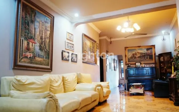 image RUMAH 2,5 LANTAI SEMI FURNISHED RUNGKUT ASRI, SURABAYA TIMUR (1)