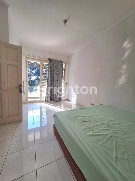image RUMAH 2LANTAI SEMI FURNISH SIAP HUNI TAMAN SEMANAN INDAH JAKARTA BARAT (7)