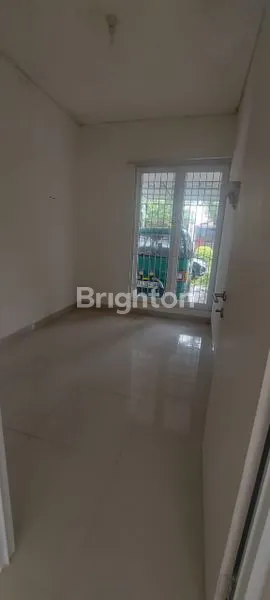 image DISEWAKAN, RUMAH BERSIH TERAWAT KAWASAN CIPUTRA (2)