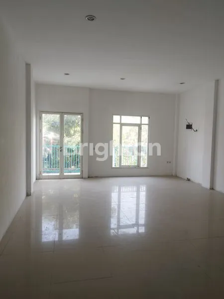 image RUKO PUSAT KOTA KEDIRI 3 LANTAI (2)