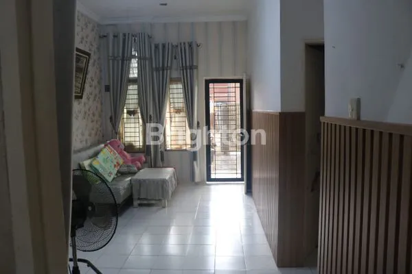 image RUMAH KOMPLEK TAMPAK SPERTIBARU MEDAN JOHOR (3)