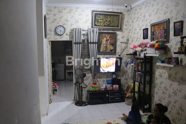 image RUMAH KOMPLEK TAMPAK SPERTIBARU MEDAN JOHOR (4)