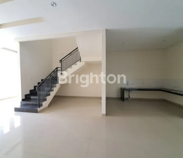 image 2M AN RUMAH BARU  LEBAR 9  MODERN 3 ROW MOBIL  DEKET UNTAG, NGINDER , MANYAR JAYA SURABAYA TIMUR (4)