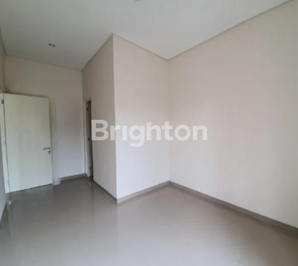 image 2M AN RUMAH BARU  LEBAR 9  MODERN 3 ROW MOBIL  DEKET UNTAG, NGINDER , MANYAR JAYA SURABAYA TIMUR (8)