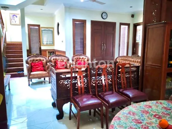 image RUMAH SANGAT STRATEGIS DI TENGAH KOTA GRESIK (3)