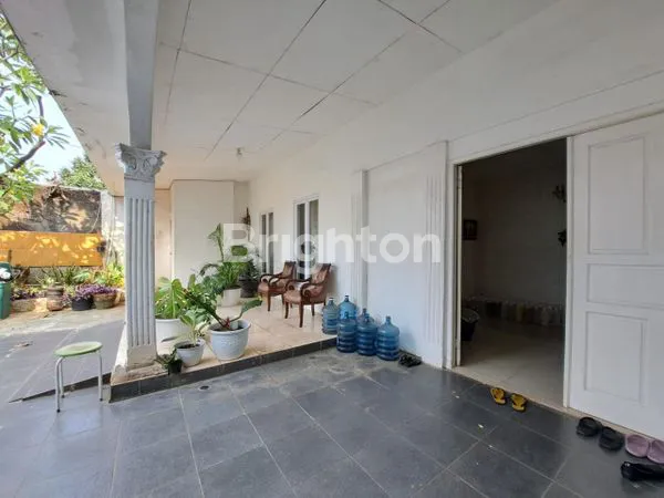 image RUMAH DENGAN HALAMAN LUAS DI PASAR REBO. JAKARTA TIMUR (6)
