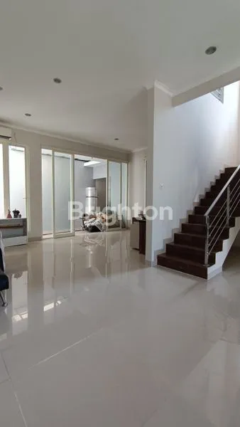 image RUMAH MEWAH SIAP HUNI DI GRAND ISLAND PAKUWON CITY MINIMALIS DEKAT CLUB HOUSE ROW 3 MOBIL BISA KPR (7)