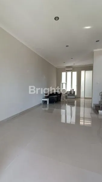 image RUMAH MEWAH SIAP HUNI DI GRAND ISLAND PAKUWON CITY MINIMALIS DEKAT CLUB HOUSE ROW 3 MOBIL BISA KPR (8)