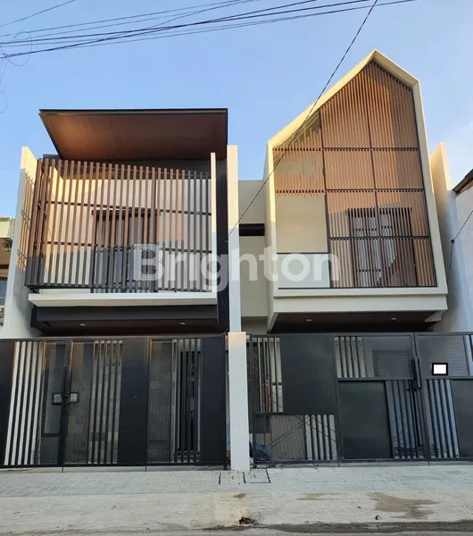 image RUMAH 2 LANTAI DI BARUK UTARA MERR SURABAYA (1)