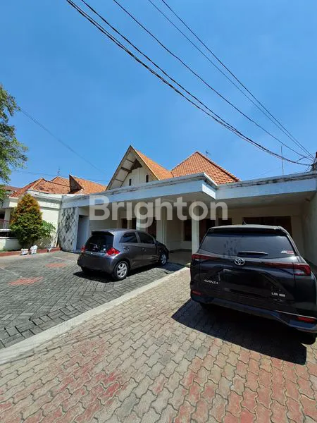image TURUN 2M!!! DI PUSAT KOTA SURABAYA JALAN THAMRIN 2 KAVLING TANAH BONUS RUMAH KOST,  COCOK UNTUK RESTO, KANTOR, SALON, KLINIK KECANTIKAN, KOST²AN DLL SELANGKAH KE RAYA DARMO TUNJUNGAN PLAZA (4)