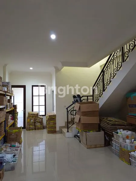 image RUKO TIGA LANTAI LOKASI STRATEGIS DI PUSAT KERAMAIAN (7)