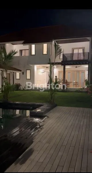 VILLA EXCLUSIF PETITENGET SIMINYAK LAND SIZE 685M2 SHM LUAS BANGUNAN 300 M2