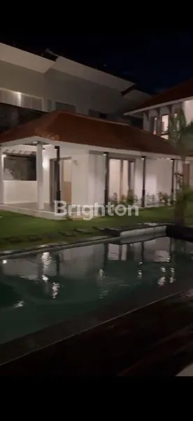 image VILLA EXCLUSIF PETITENGET SIMINYAK LAND SIZE 685M2 SHM LUAS BANGUNAN 300 M2 (2)