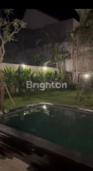 image VILLA EXCLUSIF PETITENGET SIMINYAK LAND SIZE 685M2 SHM LUAS BANGUNAN 300 M2 (6)