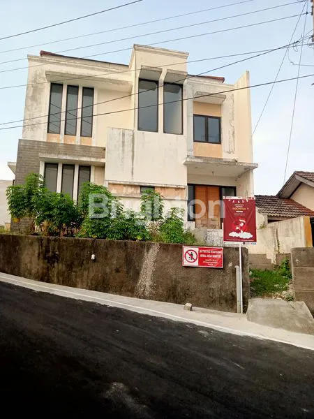 RUMAH 2 LANTAI SRI REJEKI