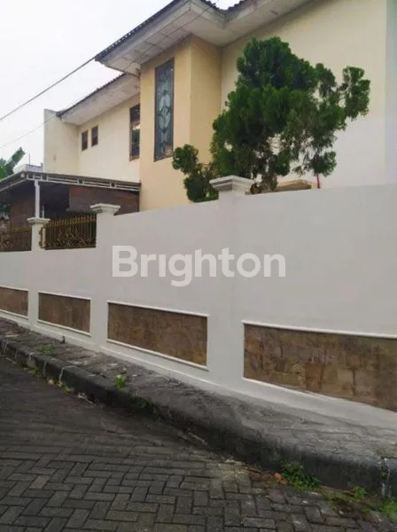 image RUMAH DI TAMAN SEMANAN  (2)