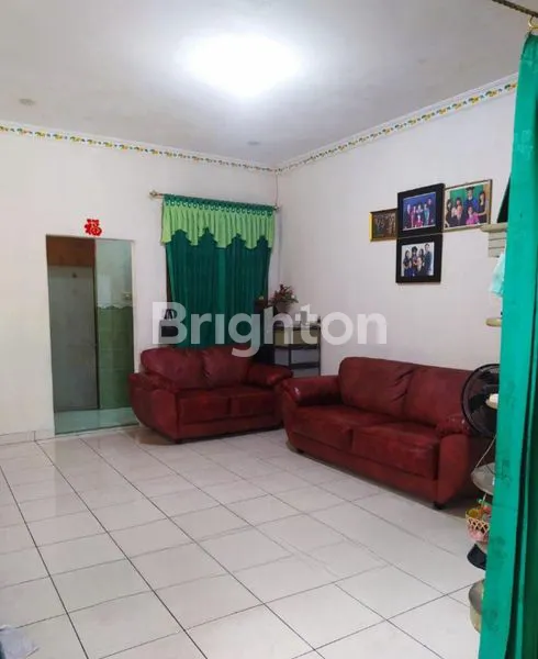 image RUMAH DI TAMAN SEMANAN  (3)