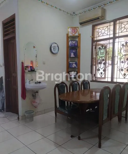 image RUMAH DI TAMAN SEMANAN  (4)