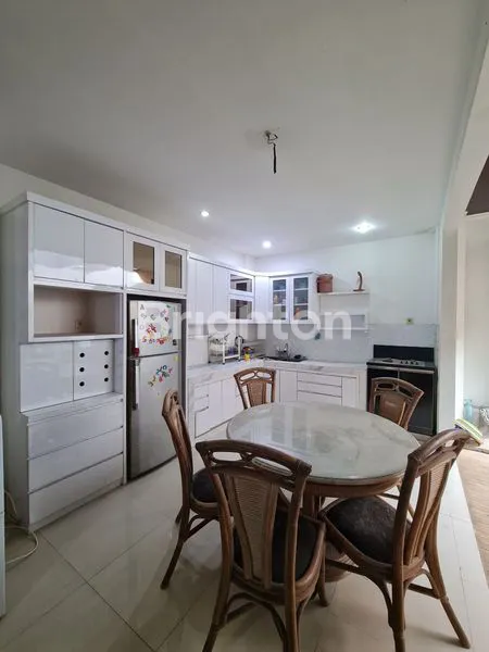 image RUMAH FULL FURNISH DALAM CLUSTER KOTA WISATA (2)