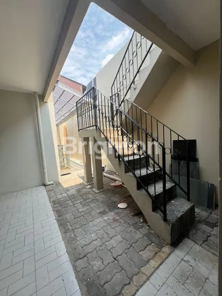 image HUNIAN CANTIK LOKASI STRATEGIS DI TEPI JALAN, AMAN, NYAMAN COCOK UNTUK KANTOR, SEKOLAH  TK, BIMBA , RUMAH TINGGAL (6)