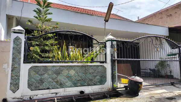 image DIJUAL RUMAH SIAP HUNI DI JALAN NGAGEL TIMUR DI KOTA SURABAYA (1)