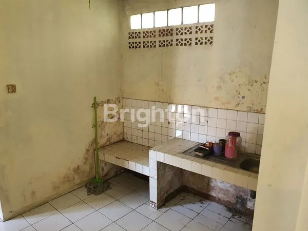 image DIJUAL RUMAH TUA DIHITUNG HANYA TANAHNYA SAJA, DALAM PERUMAHAN SEKELIMUS, SISI JALAN BUAH BATU (TURUN HARGA) (6)