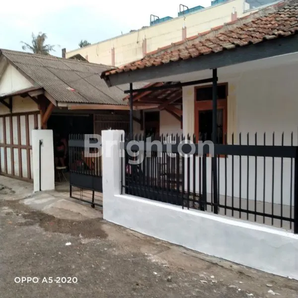 image DIJUAL RUMAH TUA DIHITUNG HANYA TANAHNYA SAJA, DALAM PERUMAHAN SEKELIMUS, SISI JALAN BUAH BATU (TURUN HARGA) (7)
