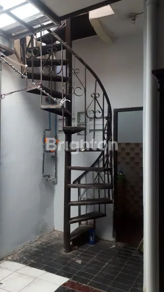 image RUMAH 2 LANTAI GRIYO MAPAN, ROW JALAN 2 MOBIL (8)