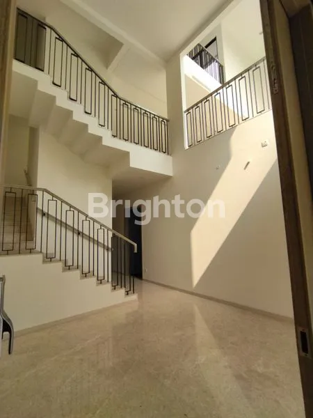 image RUMAH MEWAH 3 LANTAI BARU GRESS DI DAERAH EKSKLUSIF NAVA PARK (4)