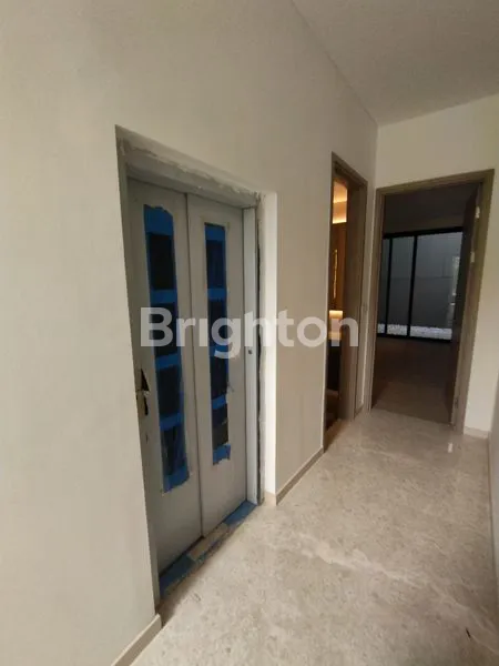 image RUMAH MEWAH 3 LANTAI BARU GRESS DI DAERAH EKSKLUSIF NAVA PARK (5)