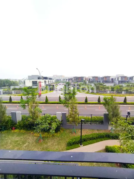 image RUMAH MEWAH 3 LANTAI BARU GRESS DI DAERAH EKSKLUSIF NAVA PARK (7)