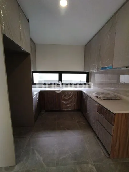 image RUMAH MEWAH 3 LANTAI BARU GRESS DI DAERAH EKSKLUSIF NAVA PARK (6)