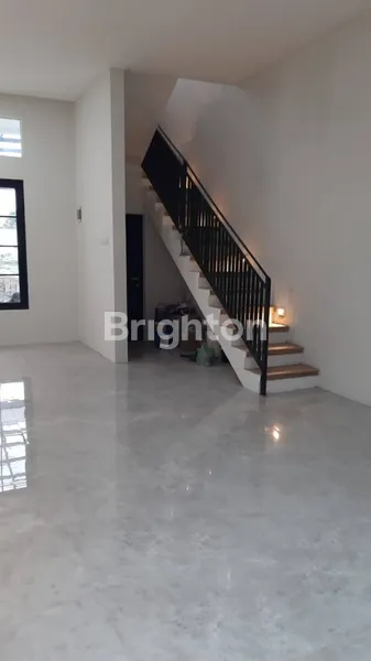 image NEW GRESS 2 LANTAI RUMAH JEMUR ANDAYANI DEKAT SEKOLAH PETRA, RAYA JEMURSARI, A YANI, MARGOREJO, SIWALANKERTO PETRA, TENGGILIS UBAYA, KUTISARI, RUNGKUT (5)