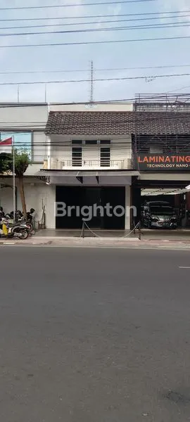 RUKO 3LT SIAP PAKAI PINGGIR JALAN RAYA  DALAM KOTA DEKAT MALIOBORO