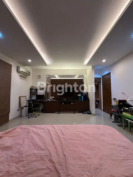 image RUMAH 3 LANTAI + ROOFTOP SIAP HUNI DI JAKARTA SELATAN  (3)