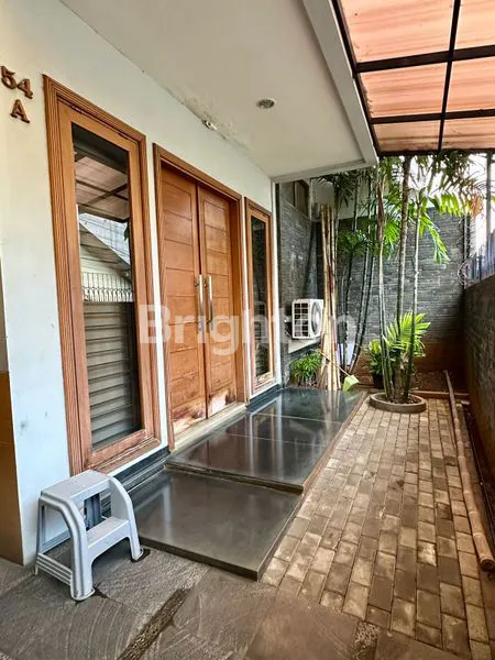 image RUMAH 3 LANTAI + ROOFTOP SIAP HUNI DI JAKARTA SELATAN  (5)