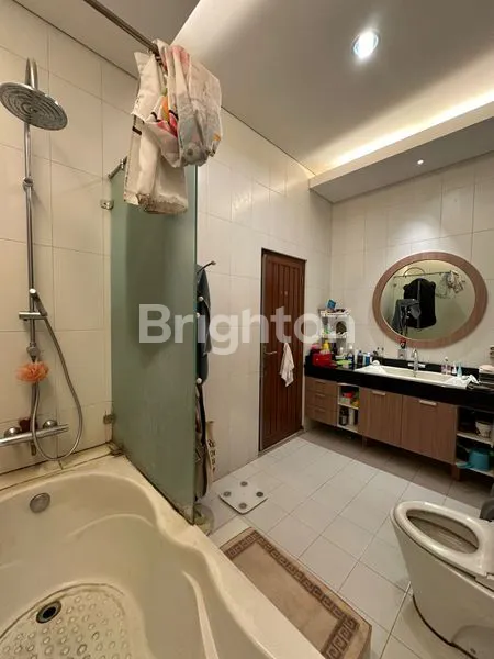 image RUMAH 3 LANTAI + ROOFTOP SIAP HUNI DI JAKARTA SELATAN  (6)