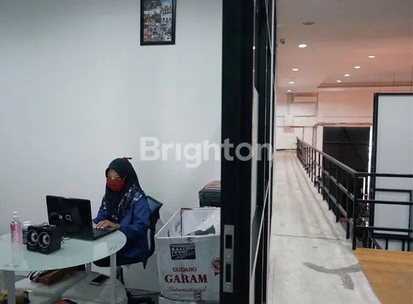 image 0 JLN RAYA HIGH SPEC 31 RUANG KANTOR. BABATAN UNESA,RAYA GRAHA FAMILY BOULEVARD,RAYA MENGANTI,RAYA WIYUNG,MAYJEND JONSEWOJO,BUKIT DARMO GOLF,RAYA LONTAR,RAYA LAKARSANTRI,RAYA MADE,PAKUWON MALL,IMPERIAL HILL,EMERALD MANSION,WISATA BUKIT MAS,ROYAL RESIDENCE (4)